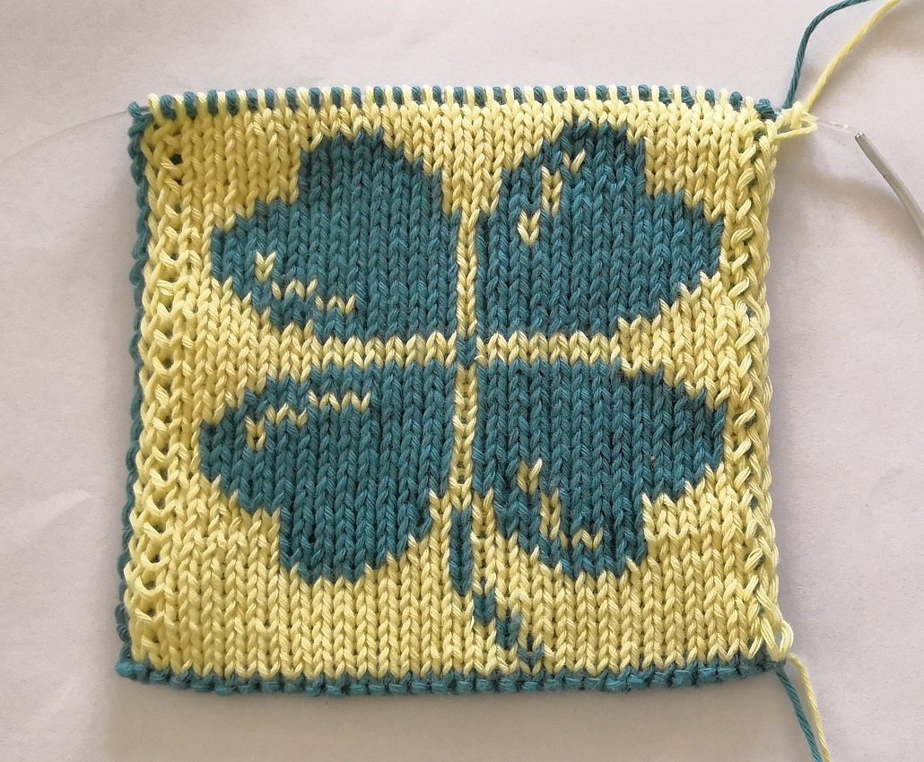 Blog-Inhaltsbild für 'Coaster with shamrock - in double knitting'